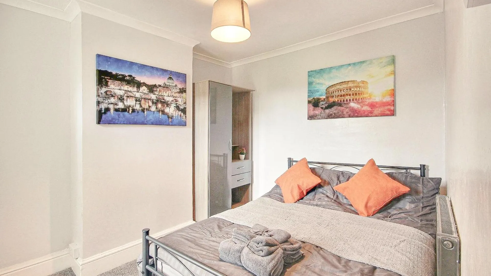 Holiday home Entire 3 Bed House In Gloucester United Kingdom