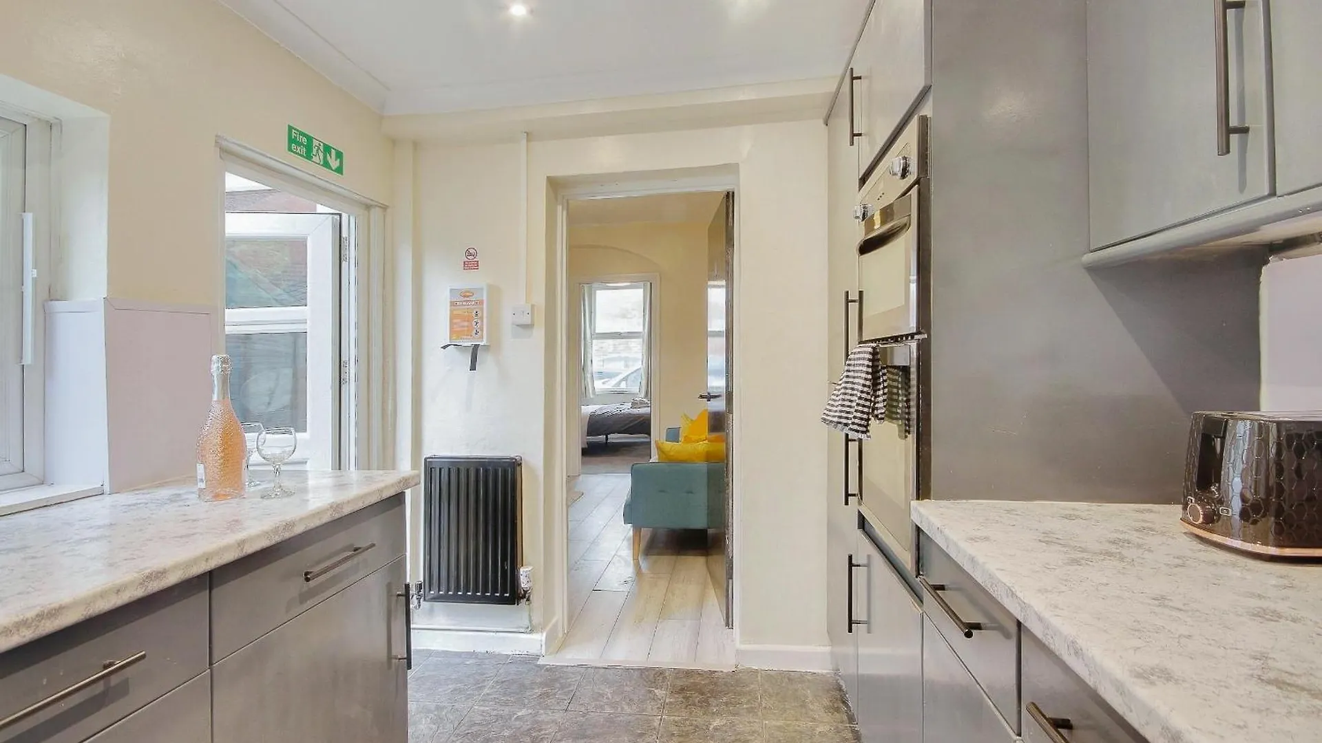 Entire 3 Bed House In Gloucester 0*,  United Kingdom